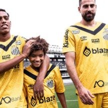 Apresentação do novo uniforme do Santos na Vila Belmiro -  (crédito: Foto: Divulgação / Umbro)