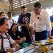 Viana visita restaurante popular e quer levar modelo para outras regiões - Rafael Andrade/Campanha Carlos Viana