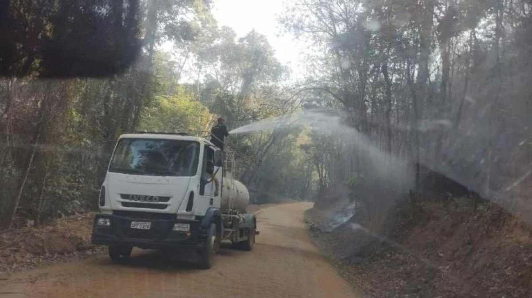 Mais de 40 bombeiros, brigadistas e voluntários ajudam no combate a incêndio que dura cinco dias