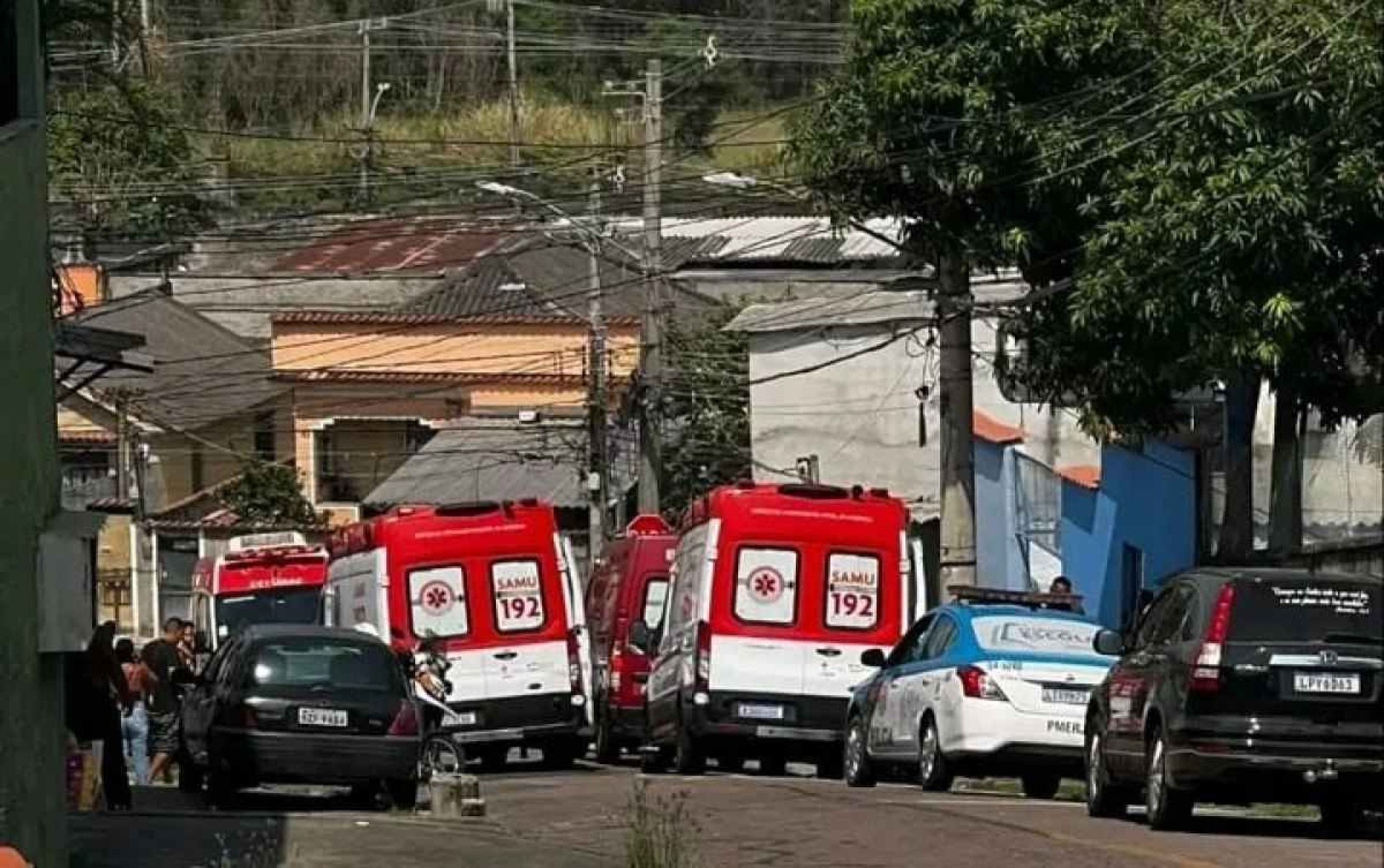 Alunos de escola estadual perto da fábrica ficaram intoxicados com o forte cheiro vindo do vazamento de cloro -  (crédito: Reprodução/Tupi FM)