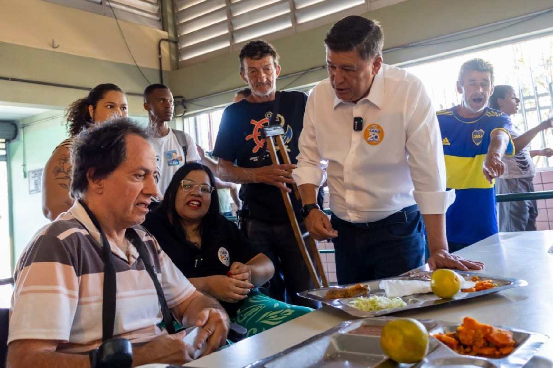 Viana visita restaurante popular e quer levar modelo para outras regiões