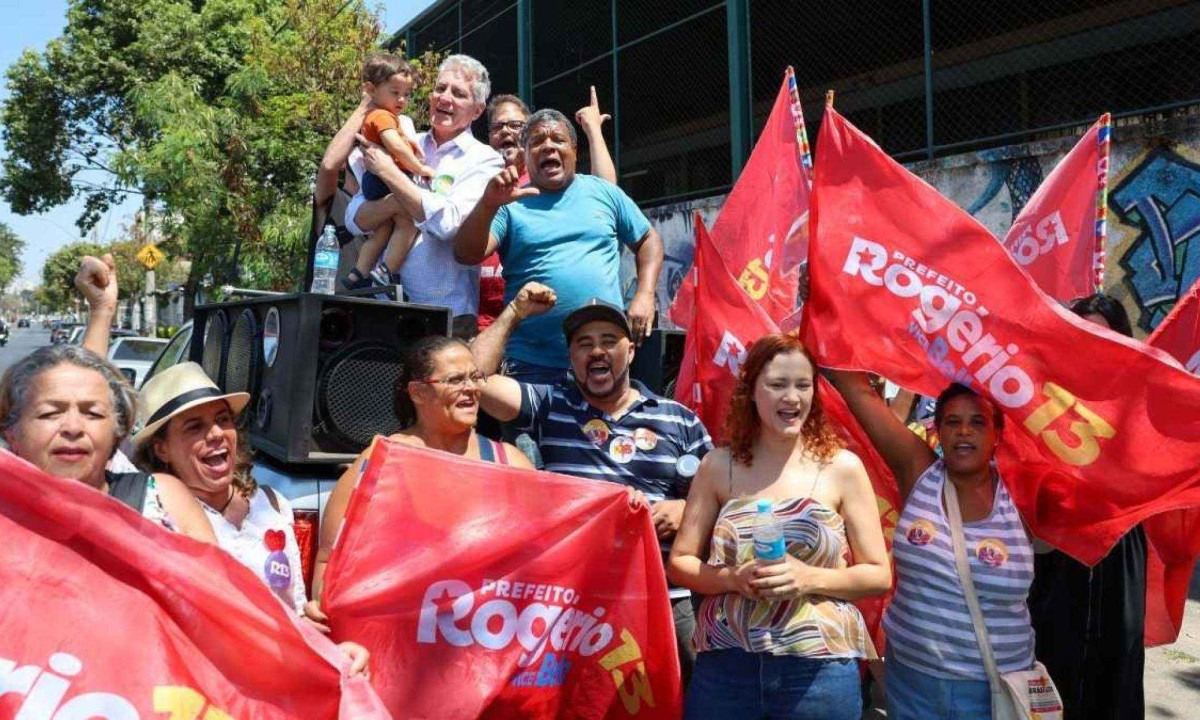 Rogério Correia esteve em bairros da Região Leste de BH nesse sábado -  (crédito: Mariana Bastani - Divulgação)