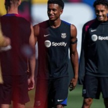 Jogadores do Barça durante treinamento da equipe -  (crédito: Foto: Divulgação/Barcelona)