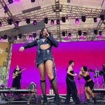 Debaixo de sol quente, Chama o Síndico, Paige e Jaloo animam Sarará - Gabriela Matina