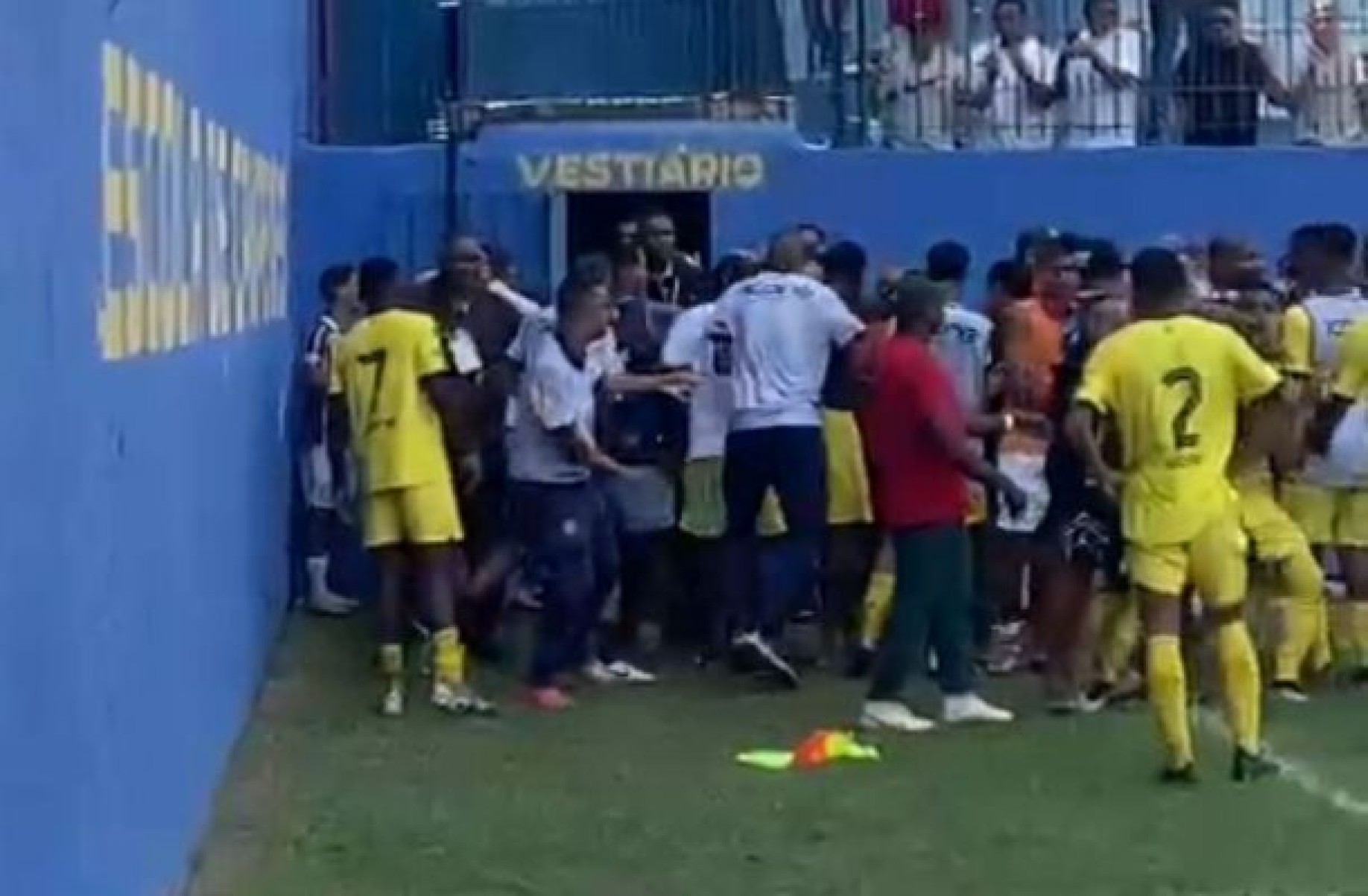 Acusação de racismo de jogador do Fluminense em jogo do Sub-20. Veja imagem e vídeos