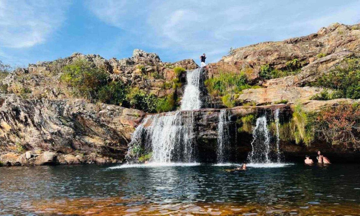 Cachoeiras do cerrado mineiro oferecem escape para turistas em meio à seca e queimadas no estado -  (crédito: Edésio Ferreira/EM/D.A.Press)