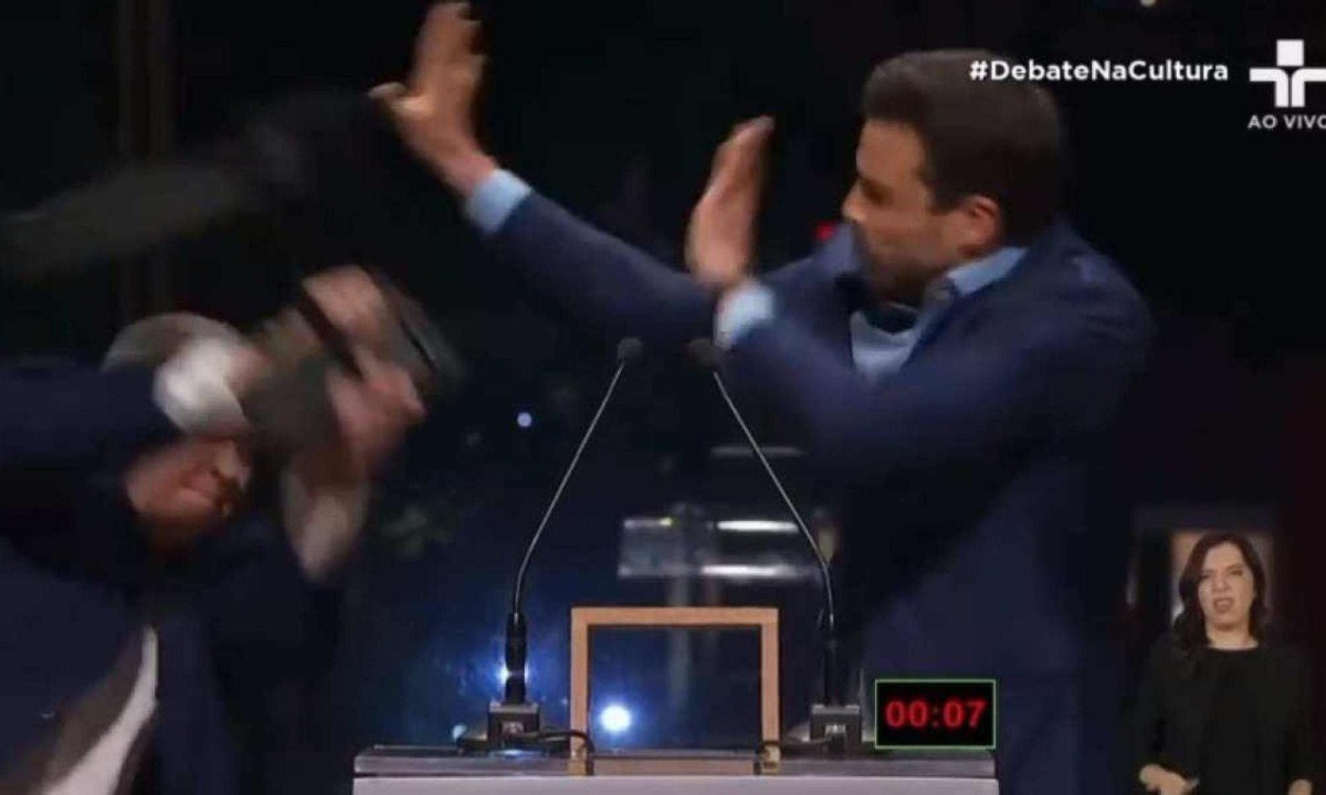 Datena dá 'cadeirada' em Pablo Marçal durante debate na TV Cultura -  (crédito: Reprodução/TV Cultura)