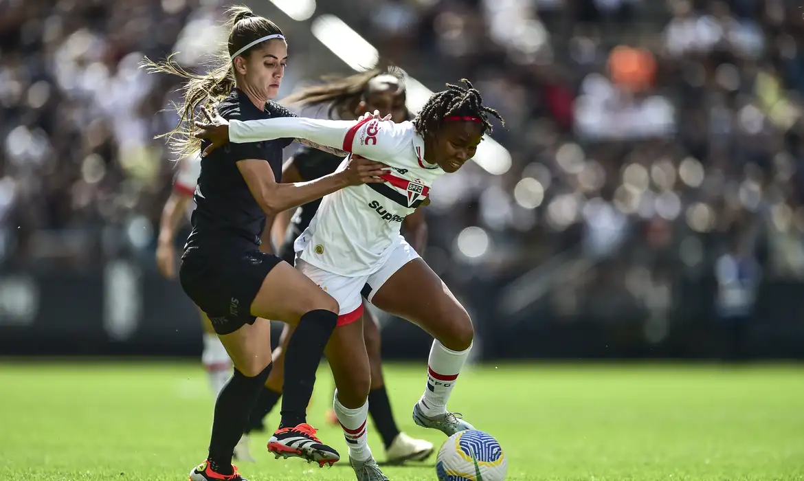 Brasileiro feminino: São Paulo e Corinthians iniciam disputa do título -  (crédito: EBC)