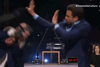 Depois de ser provocado, Datena dá 'cadeirada' em Pablo Marçal durante debate na TV Cultura -  (crédito: Reprodução/TV Cultura)