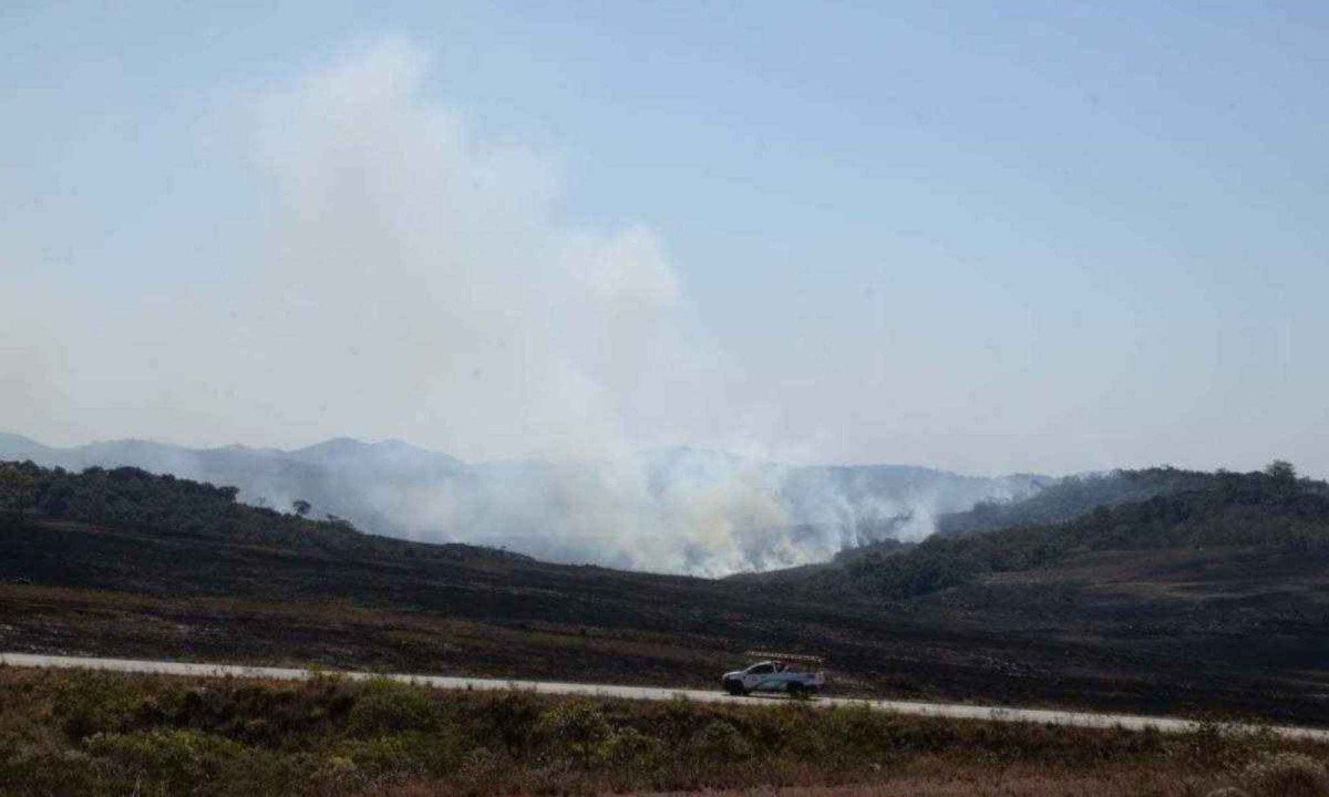 Mais um incêndio atinge o Parque Nacional da Serra do Cipó  -  (crédito: Túlio Santos/EM/D.A Press)