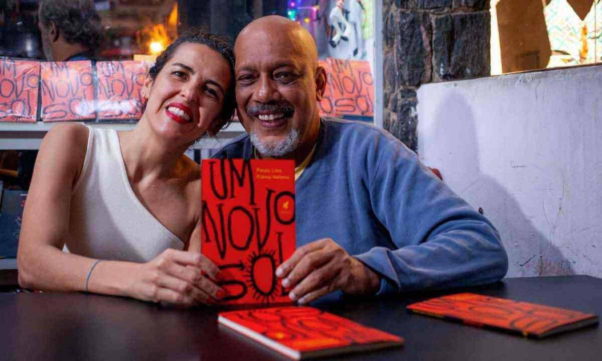 Flávia Helena e Paulo Lins aceitaram o convite para transformar em livro a trajetória de transformação da comunidade Mãe Luíza -  (crédito: Tati Nolla / divulgação)