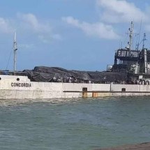 Navio afunda em Fernando de Noronha e cinco estão desaparecidos - Reprodução/Redes Sociais