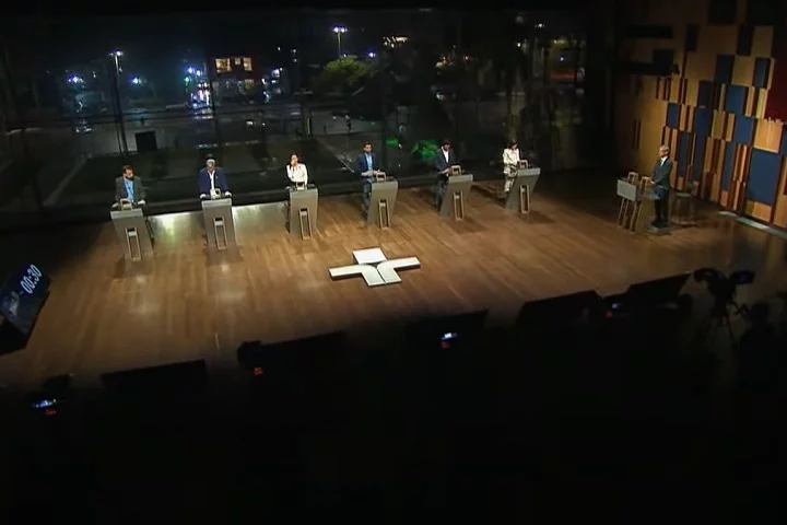 Datena dá cadeirada em Pablo Marçal durante debate em SP - reprodução/tv cultura