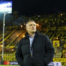  MONTEVIDEO, URUGUAY - AUGUST 14: Diego Aguirre head coach of PeÃ±arol looks on before the Copa CONMEBOL Libertadores round of 16 first leg match between PeÃ±arol and The Strongest at Campeon Del Siglo Stadium on August 14, 2024 in Montevideo, Uruguay. (Photo by Ernesto Ryan/Getty Images)
      Caption  -  (crédito:  Getty Images)