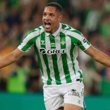 Vitor Roque cita inspiração em ex-atacante do Atlético ao ser apresentado no Betis - No Ataque Internacional