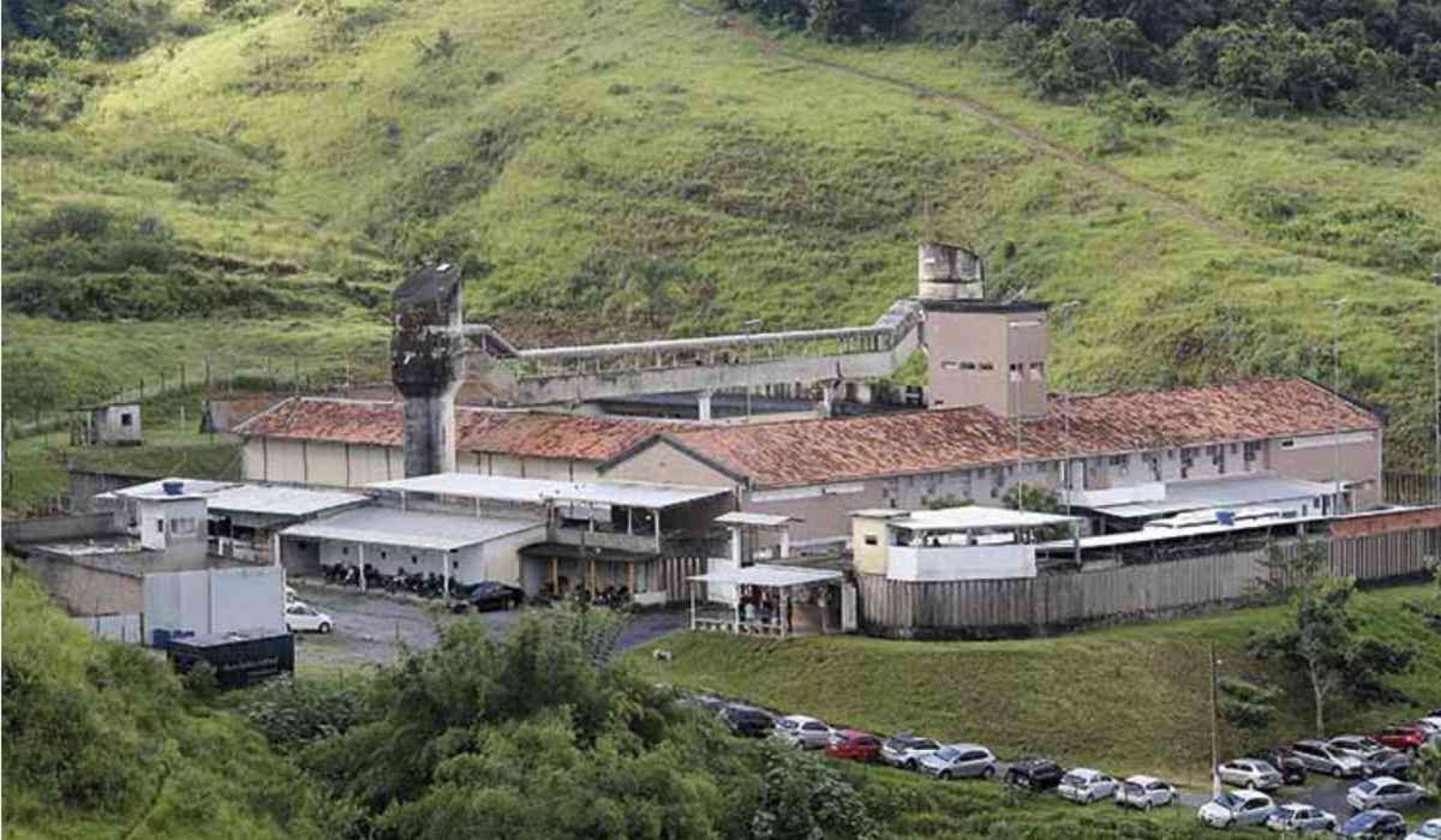 Detentos ateiam fogo em uniformes após apreensão de drogas no Ceresp