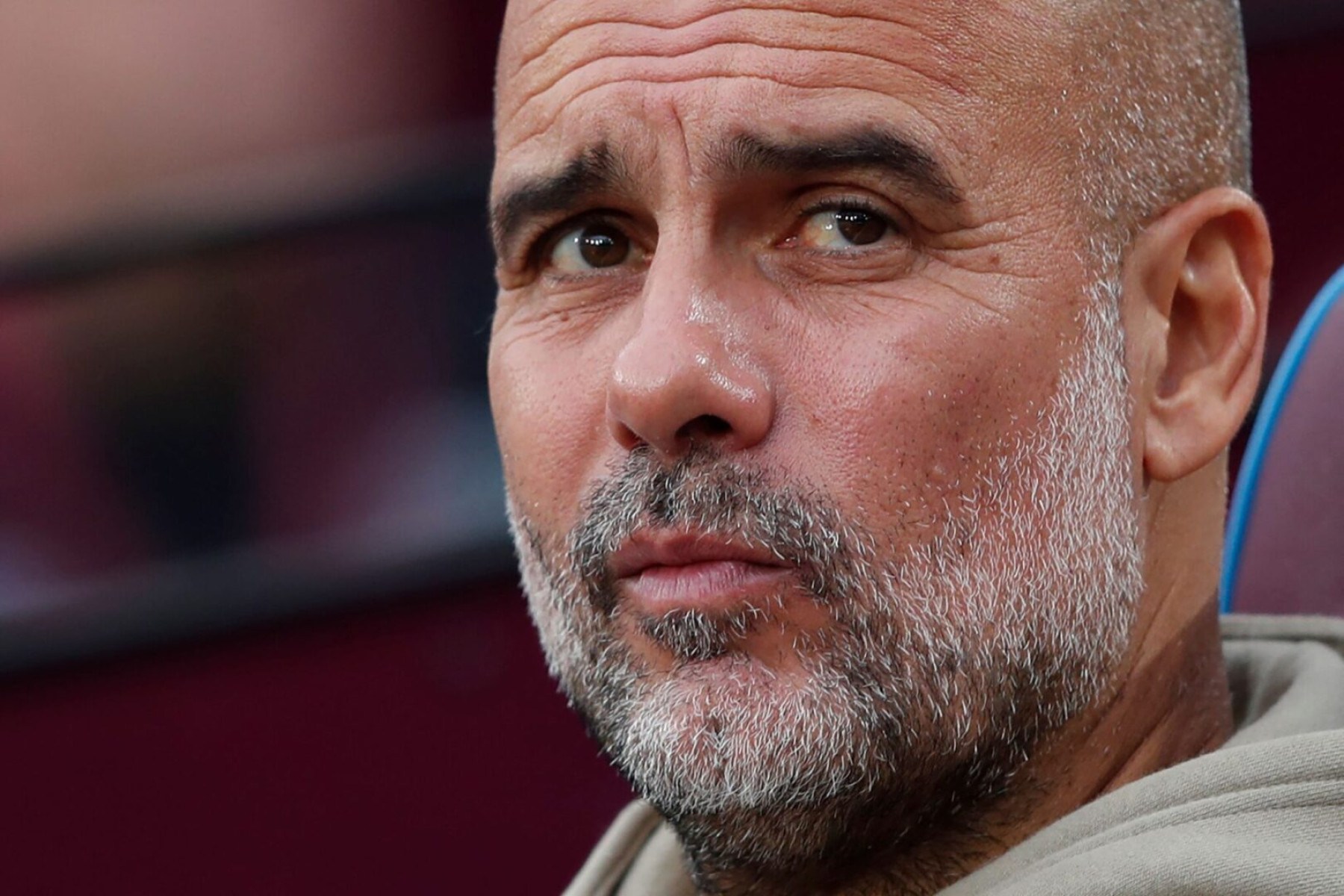  Manchester City's Spanish manager Pep Guardiola looks on ahead of kick-off in the English Premier League football match between West Ham United and Manchester City at the London Stadium, in London on August 31, 2024. (Photo by Ian Kington / IKIMAGES / AFP) / RESTRICTED TO EDITORIAL USE. No use with unauthorized audio, video, data, fixture lists, club/league logos or 'live' services. Online in-match use limited to 45 images, no video emulation. No use in betting, games or single club/league/player publications.
       -  (crédito:  AFP)