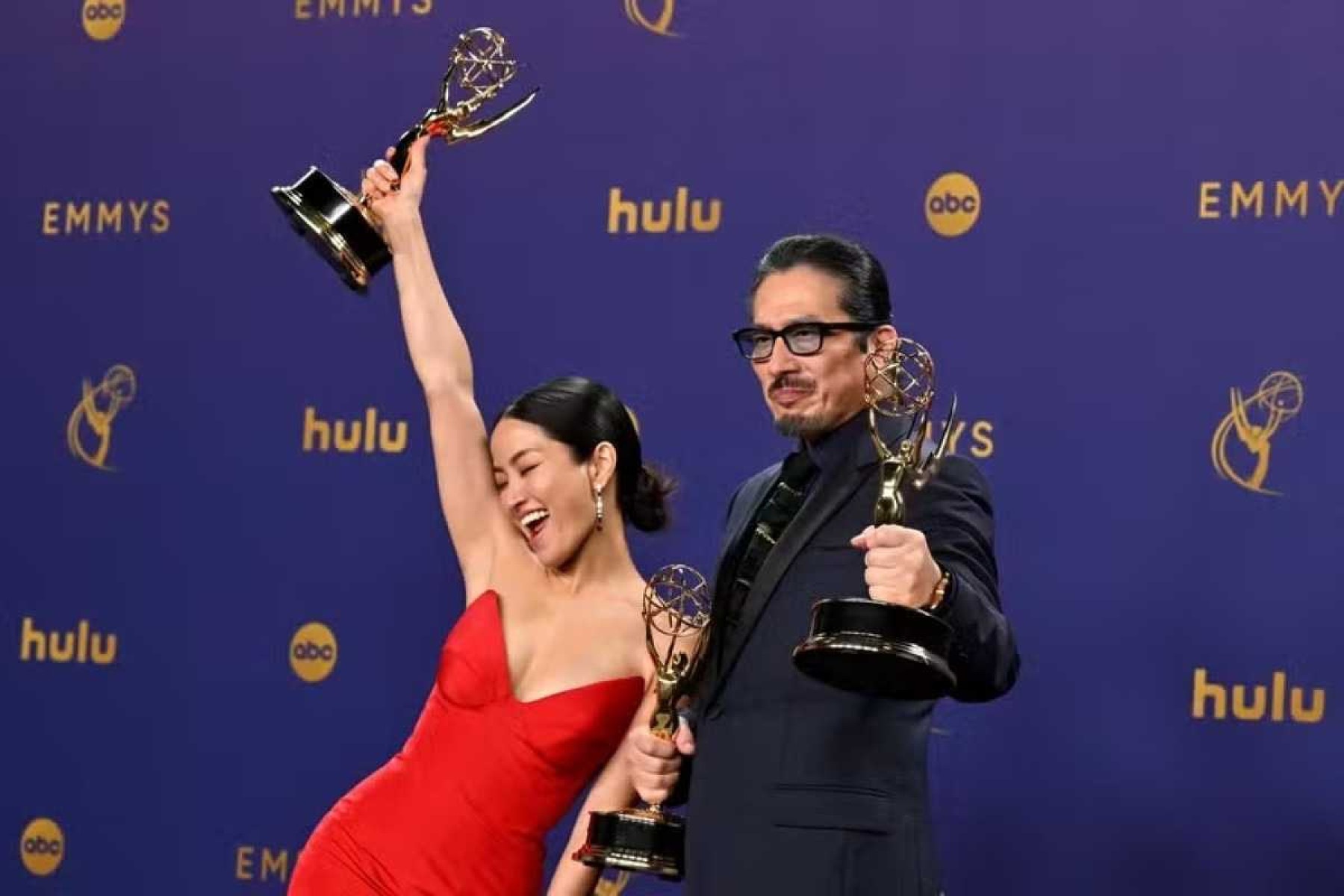 Anna Sawai e Hiroyuki conquistam o Emmy de Melhor Atriz e Melhor Ator em série de Drama  -  (crédito: Robyn Beck / AFP)