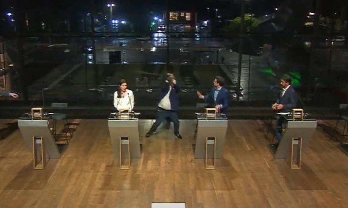 Depois de ser atacado verbalmente por Pablo Marçal, Datena revida com cadeirada -  (crédito: Reprodução/TV Cultura)