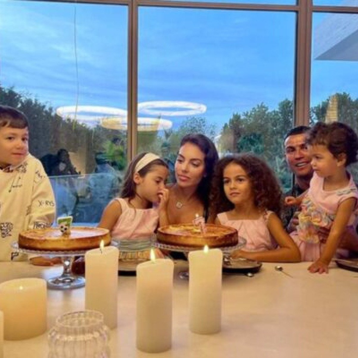 Esposa de Cristiano Ronaldo acha item peculiar em casa: &#8216;Parece Satanás&#8217; -  (crédito: No Ataque Internacional)