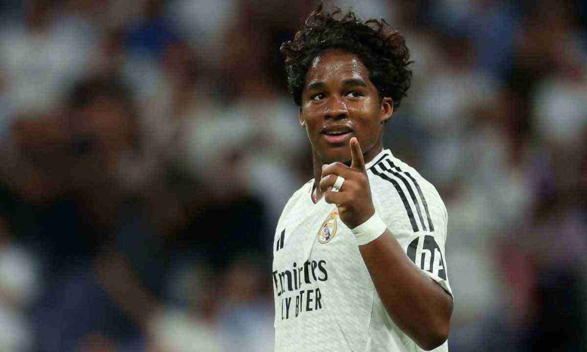 Brasileiro Endrick comemora o gol que marcou pelo Real Madrid na abertura da Liga dos Campeões -  (crédito: Pierre-Philippe MARCOU / AFP)