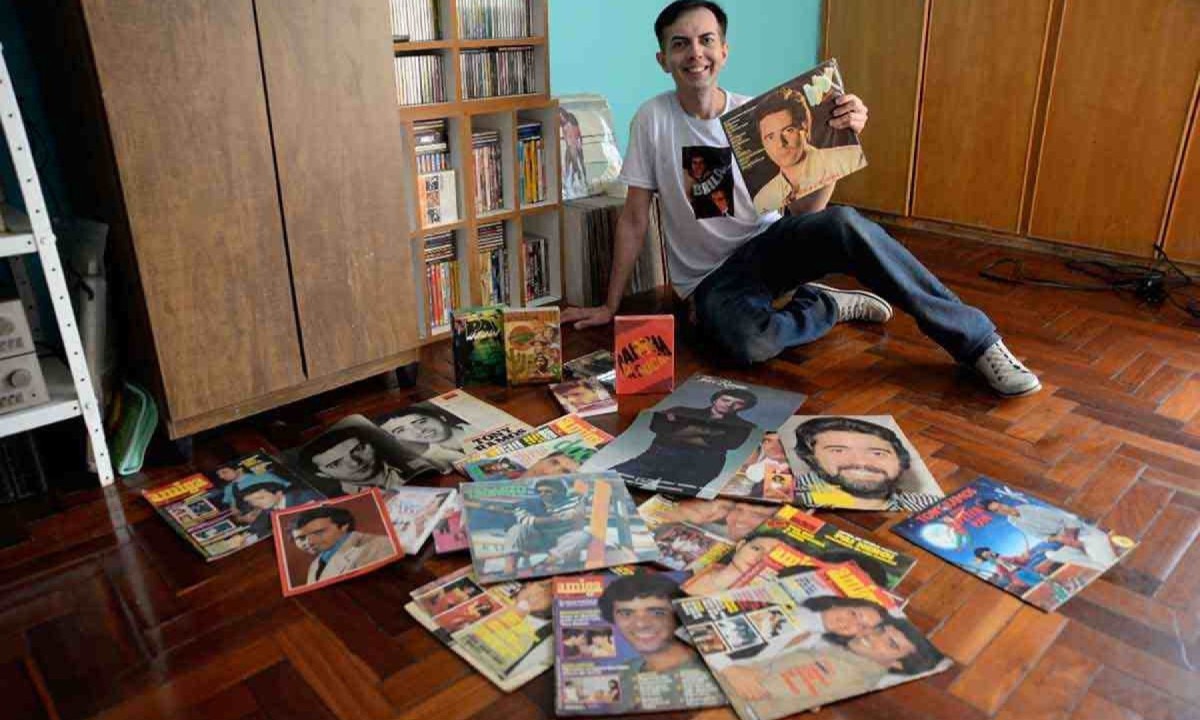Rodrigo de Oliveira coleciona fotos, pôsteres e revistas sobre Tony Ramos em sua casa, no Cidade Nova - (crédito: Túlio Santos/EM/D.A.Press) Rodrigo de Oliveira coleciona fotos, pôsteres e revistas sobre Tony Ramos em sua casa, no Cidade Nova - (crédito: Túlio Santos/EM/D.A.Press)