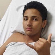 Jovem de 17 anos amputa as duas pernas e dedos da mão e precisa de ajuda - Reprodução/ Redes Sociais 