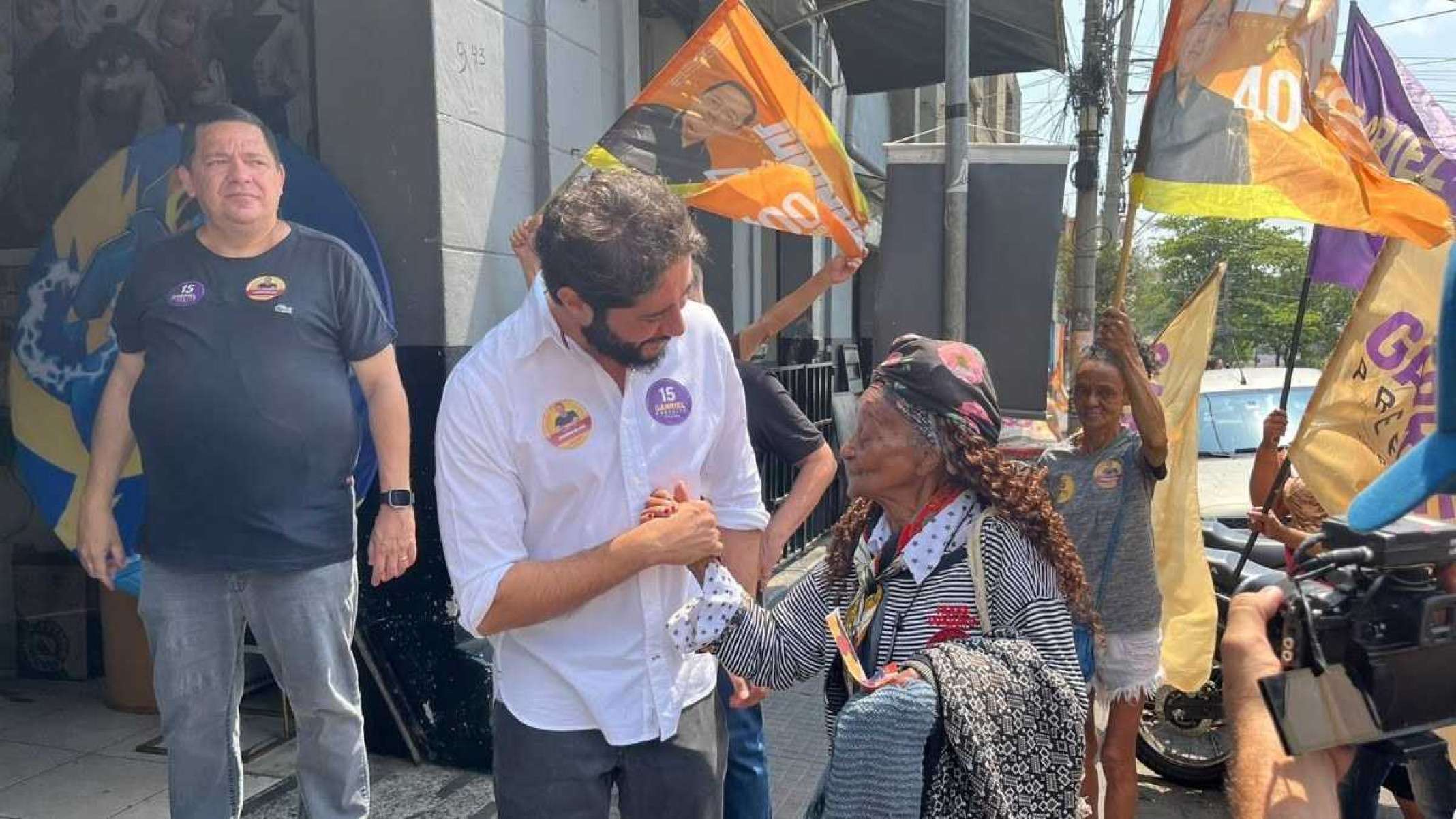 Gabriel Azevedo fez campanha no bairro Lagoinha, Região Noroeste de Belo Horizonte -  (crédito: Campanha Gabriel Azevedo/Divulgação)