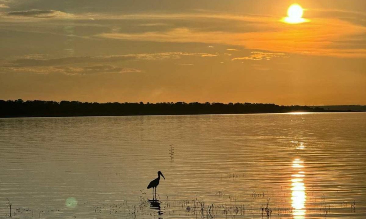 Espetáculo do Pór do Sol no lago da represa de Três Marias  -  (crédito: Rafael Freitas/Divulgação)