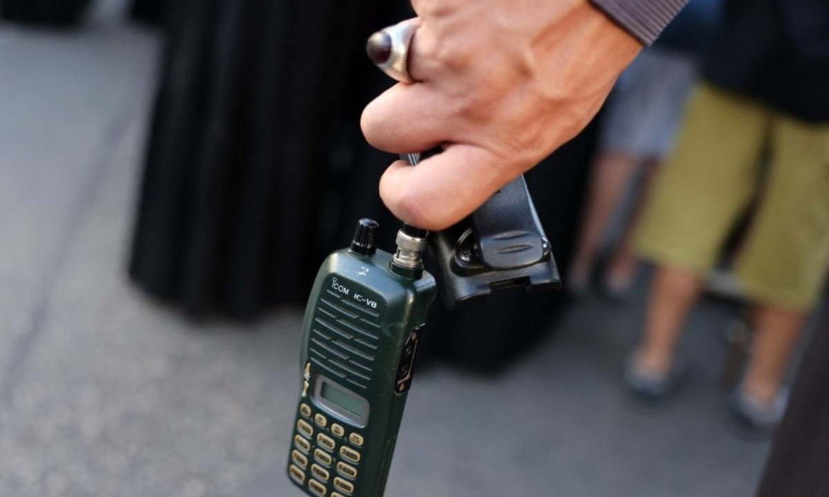 Explosões deixaram mais de 400 pessoas feridas -  (crédito: ANWAR AMRO / AFP)