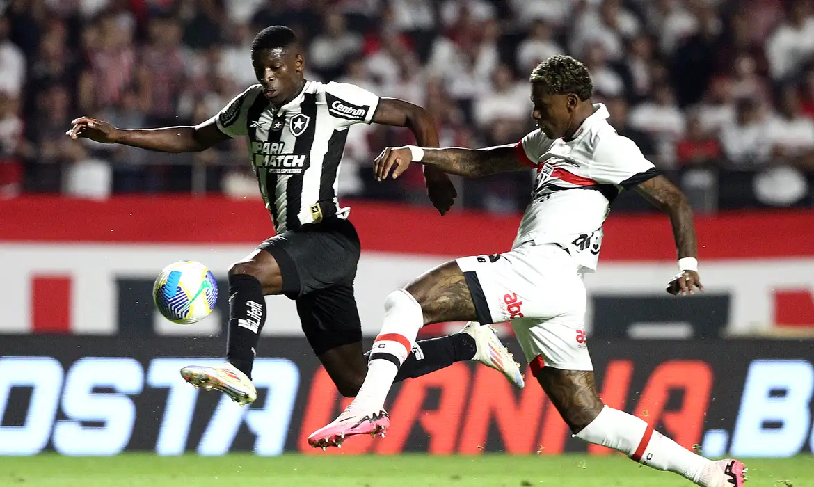 Botafogo e São Paulo começam a disputar vaga na semi da Libertadores -  (crédito: EBC)