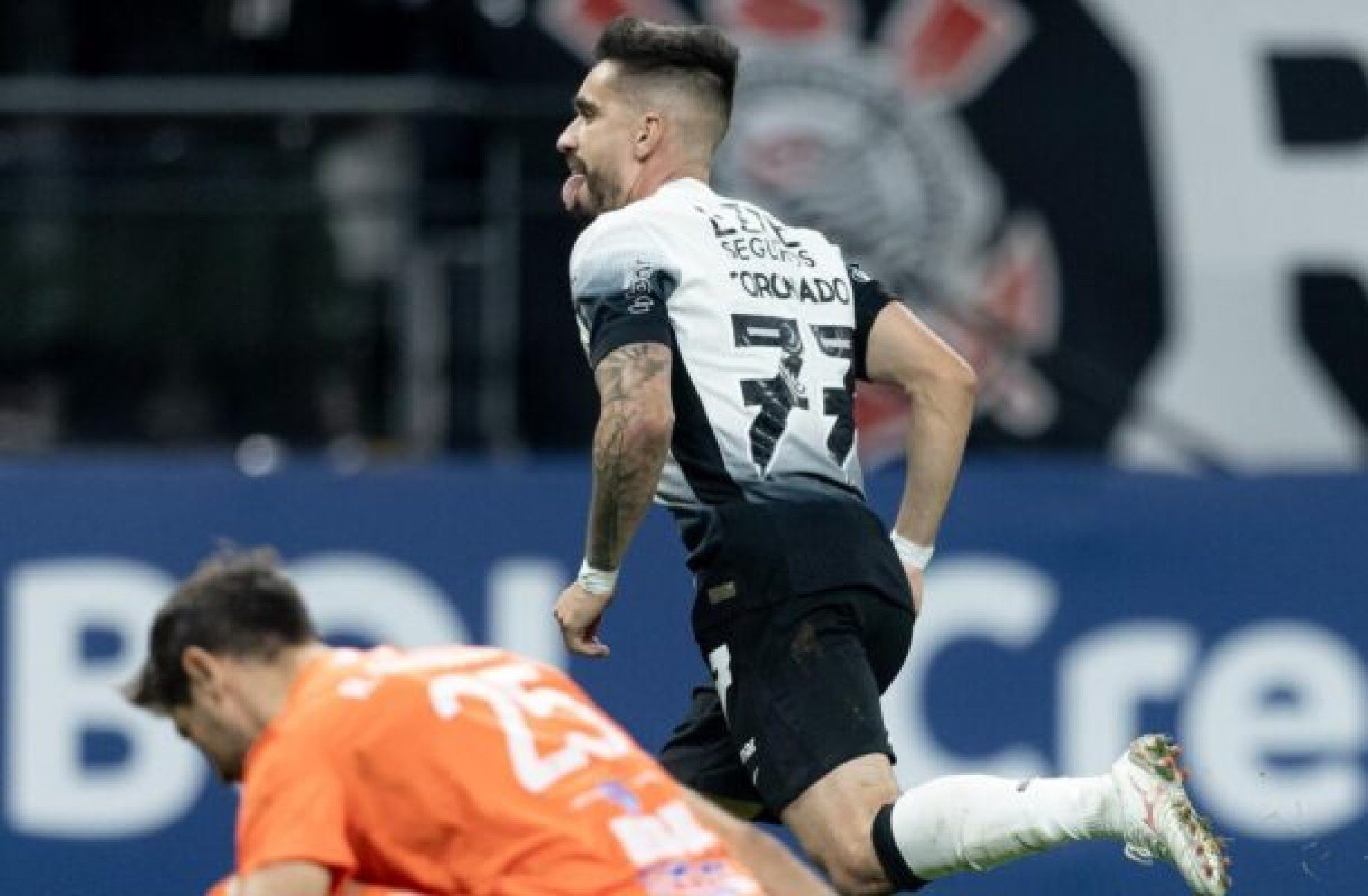 Coronado foca em ‘carregar mais responsabilidade’ no Corinthians