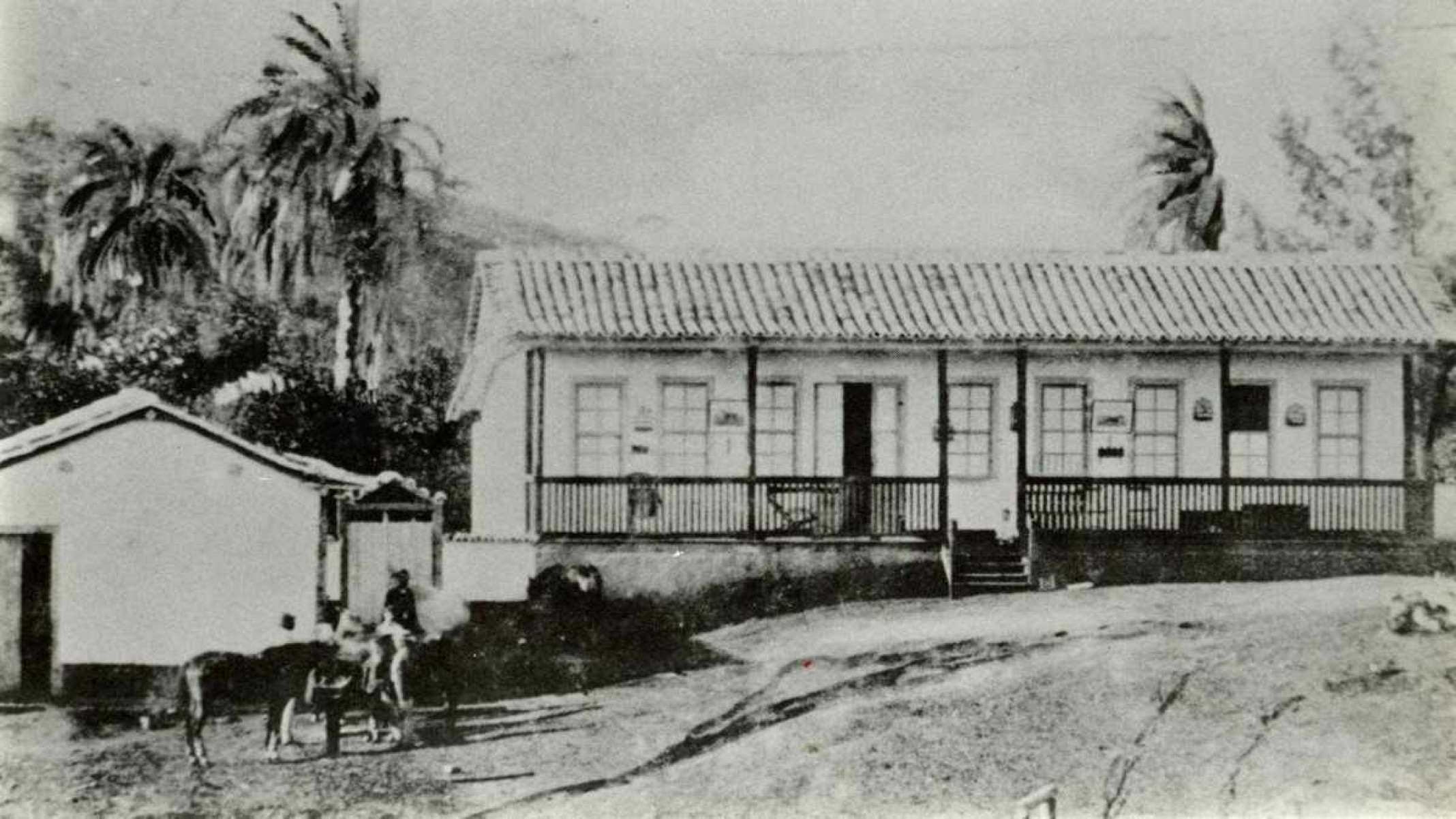 Casa da Chácara, onde hoje se encontra o Parque Municipal. Serviu, inicialmente, como residência do chefe da comissão construtora da Nova Capital. Casa da Chácara, onde hoje se encontra o Parque Municipal. Serviu, inicialmente, como residência do chefe da comissão construtora da Nova Capital.