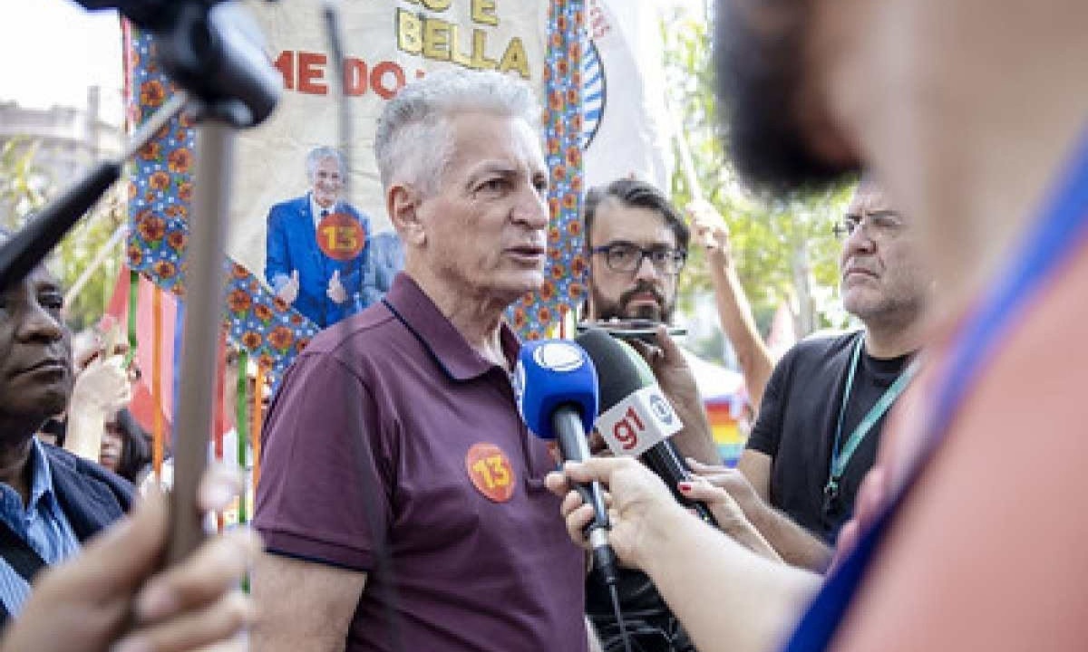 Correia conversa com a imprensa em agenda em BH -  (crédito: Mariana Bastani/PT)