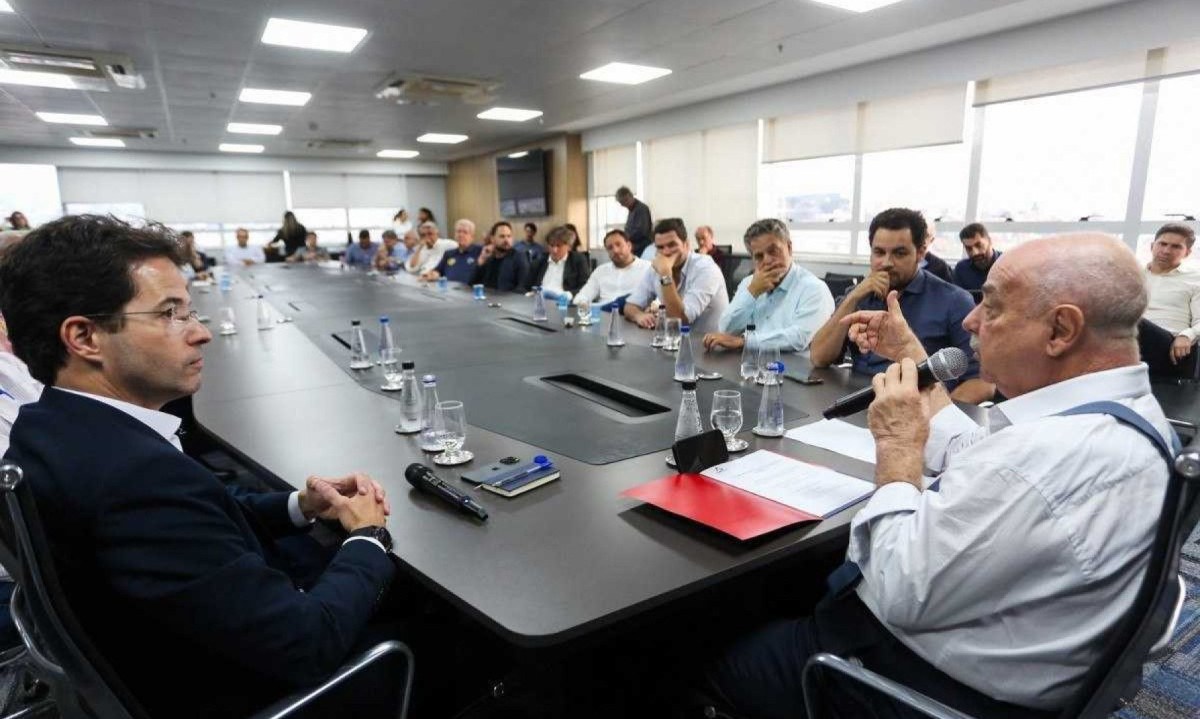 Fuad Noman (PSD) se encontrou com representantes do Sindicato da Indústria da Construção Pesada do Estado de Minas Gerais (Sicepot-MG) e do Sindicato da Indústria da Construção Civil no Estado de Minas Gerais (Sinduscon-MG) -  (crédito: Divulgação)