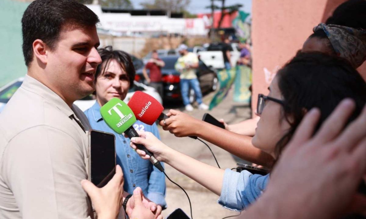 Bruno Engler faz campanha ao lado de Coronel Cl&aacute;udia -  (crédito: DIVULGA&Ccedil;&Atilde;O)