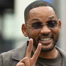 Will Smith chega ao Brasil e troca presentes com fã: ‘já sentindo o amor’  - AFP