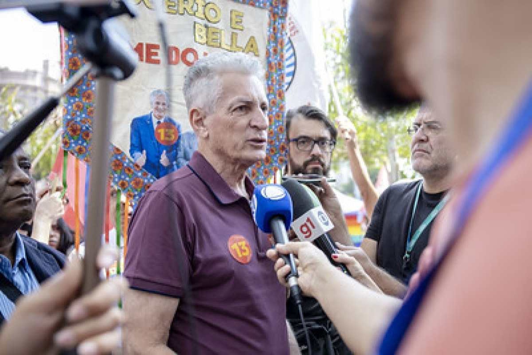 Rogério Correia distribui livros em BH e celebra 103 anos de Paulo Freire