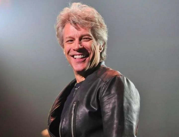 Jon Bon Jovi: Em 2011, a casa do cantor, que fica em Nova Jersey (EUA), foi invadida por um criminoso que levou mais de R$ 250 mil em joias. E ele não foi a única vítima, já que o homem teria furtado mais de R$ 1 milhão na vizinhança...