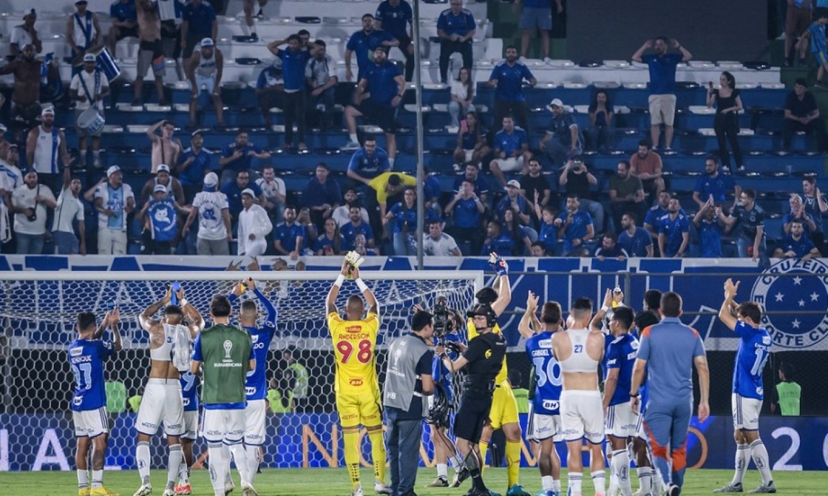 Famoso narrador usa expressões racistas em transmissão de jogo do Cruzeiro -  (crédito: No Ataque Internacional)