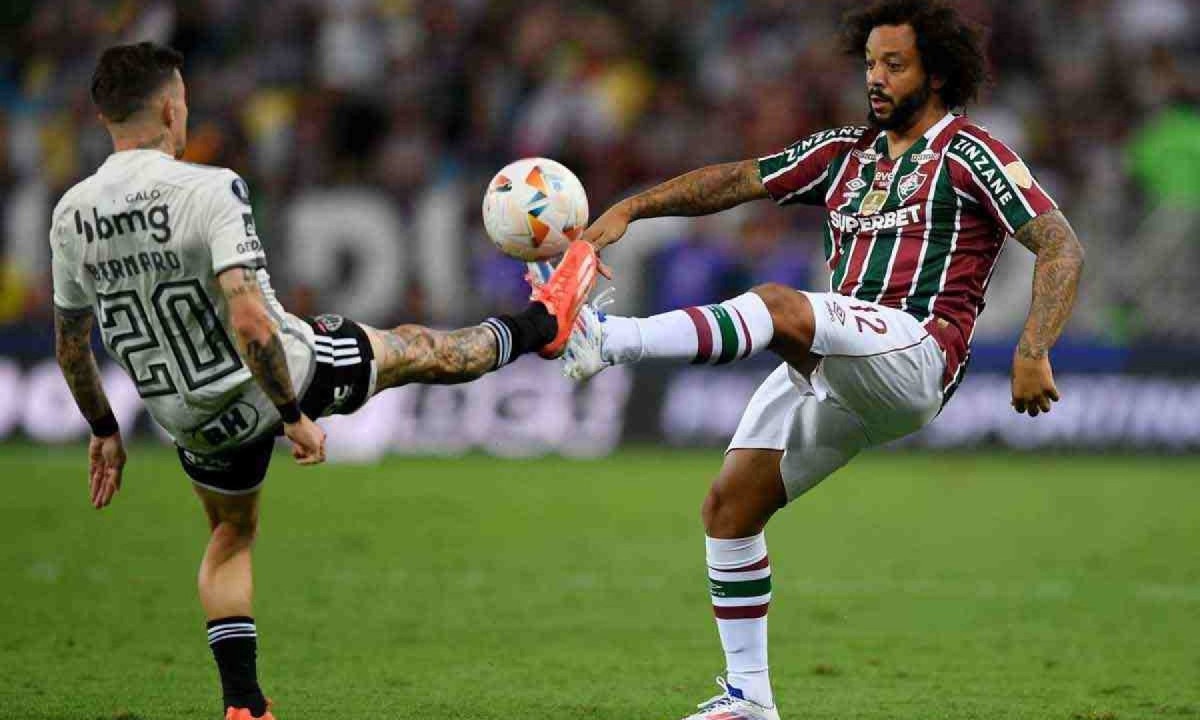 Na disputa entre Atlético, de Bernard, e Fluminense, de Marcelo, melhor para o time carioca, que fez 1 a 0 no jogo de ida das quartas da Libertadores, no Maracanã -  (crédito: Daniel RAMALHO / AFP)