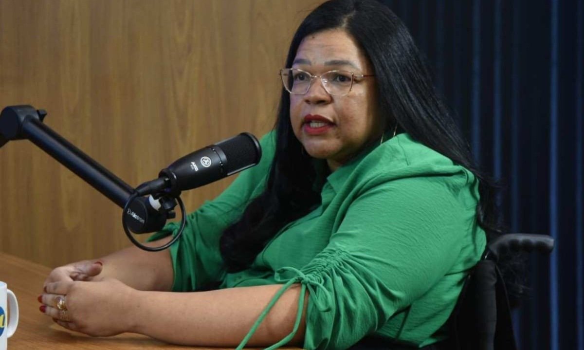 Renata Rosa &eacute; contadora por forma&ccedil;&atilde;o, mas, desde 2002, quando sofreu um acidente que a deixou parapl&eacute;gica, se dedica a atuar na prote&ccedil;&atilde;o dos direitos das pessoas com defici&ecirc;ncia -  (crédito: Gladyston Rodrigues/EM/D.A Press)