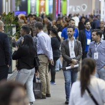 Inovação, sustentabilidade e liderança feminina no primeiro dia da Equipotel - DINO