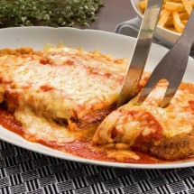 Contrafilé à parmegiana (Imagem: Mauricio Sanches do Prado | Shutterstock) -  (crédito: EdiCase)