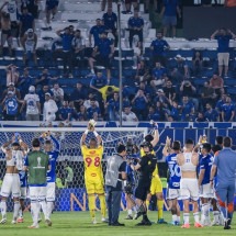 Famoso narrador usa expressões racistas em transmissão de jogo do Cruzeiro - No Ataque Internacional