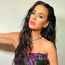 WebStories: Antes de show no Rock in Rio, Katy Perry distribui pizza para fãs