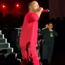 WebStories: Antes de show enérgico no Rock in Rio, Will Smith emocionou ao receber um escapulário e ceder sua pulseira a um fã