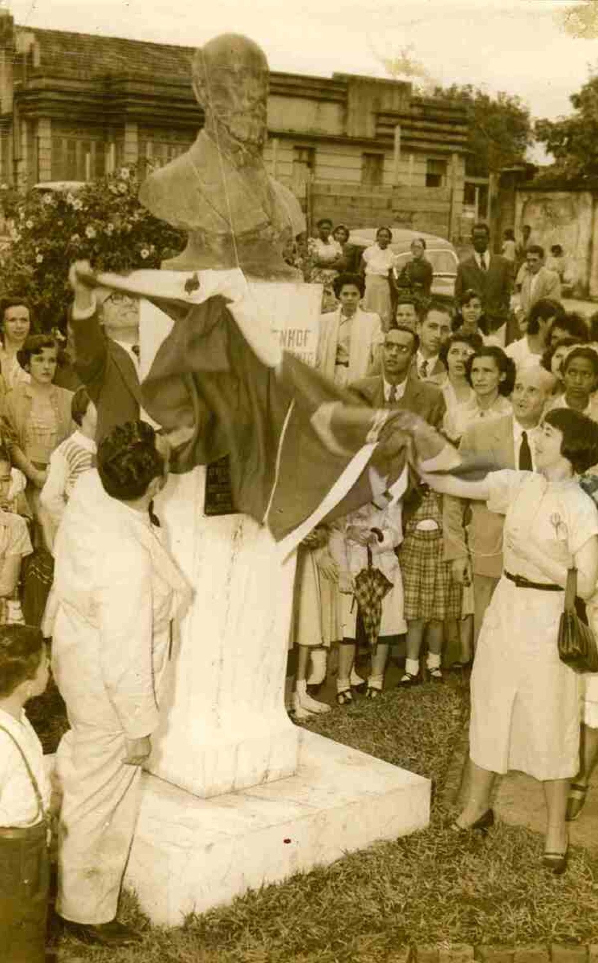 Busto de Zamenhof foi inaugurado em 1950, na praça que hoje leva o nome do criador do esperanto, no Bairro Floresta, em BH.       