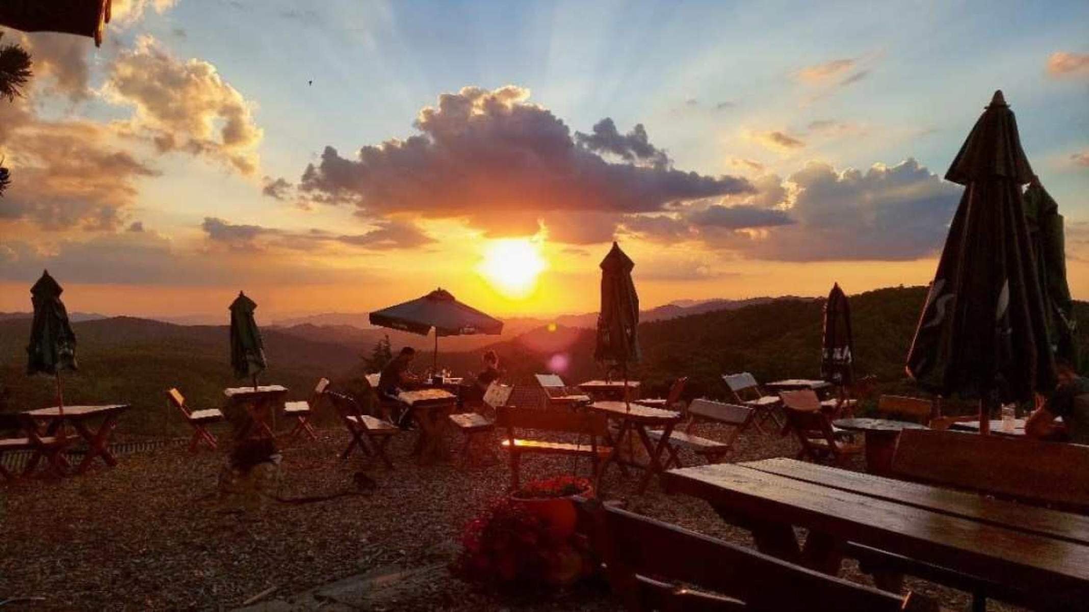 Aprecie o por do Sol em Monte Verde com o clima mais ameno na primavera-Move/Divulgação