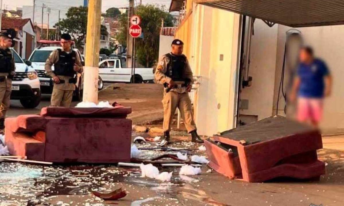 Polícia Militar, Corpo de Bombeiros e Samu estiveram no local -  (crédito: Jornal Patos Hoje)